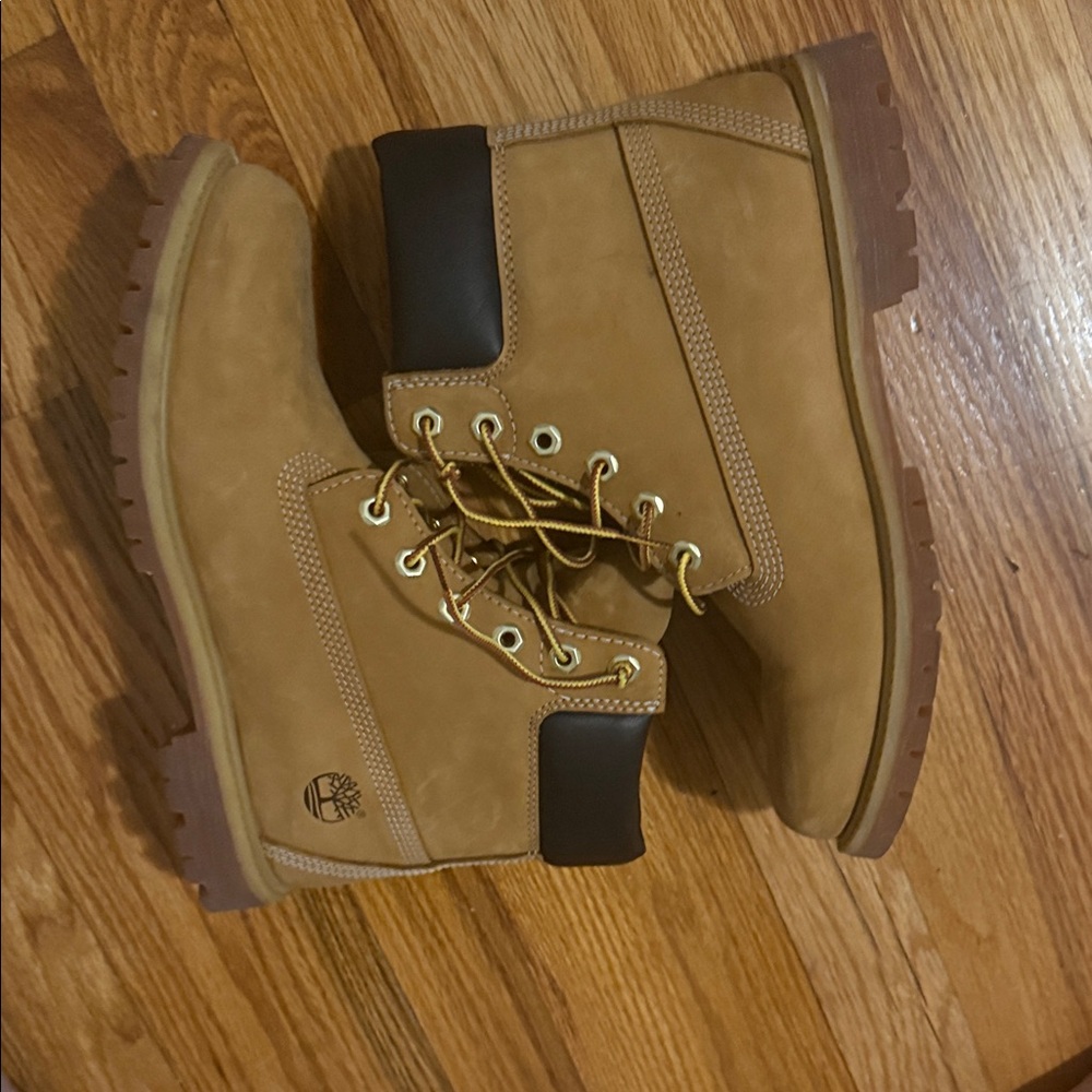 Timberland Classic Wheat Boots with Dark Brown Collar - Picture 4 of 4